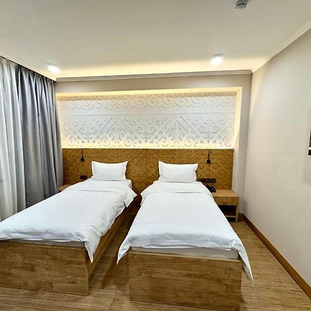 Dami Almaty Hotel Екстериор снимка