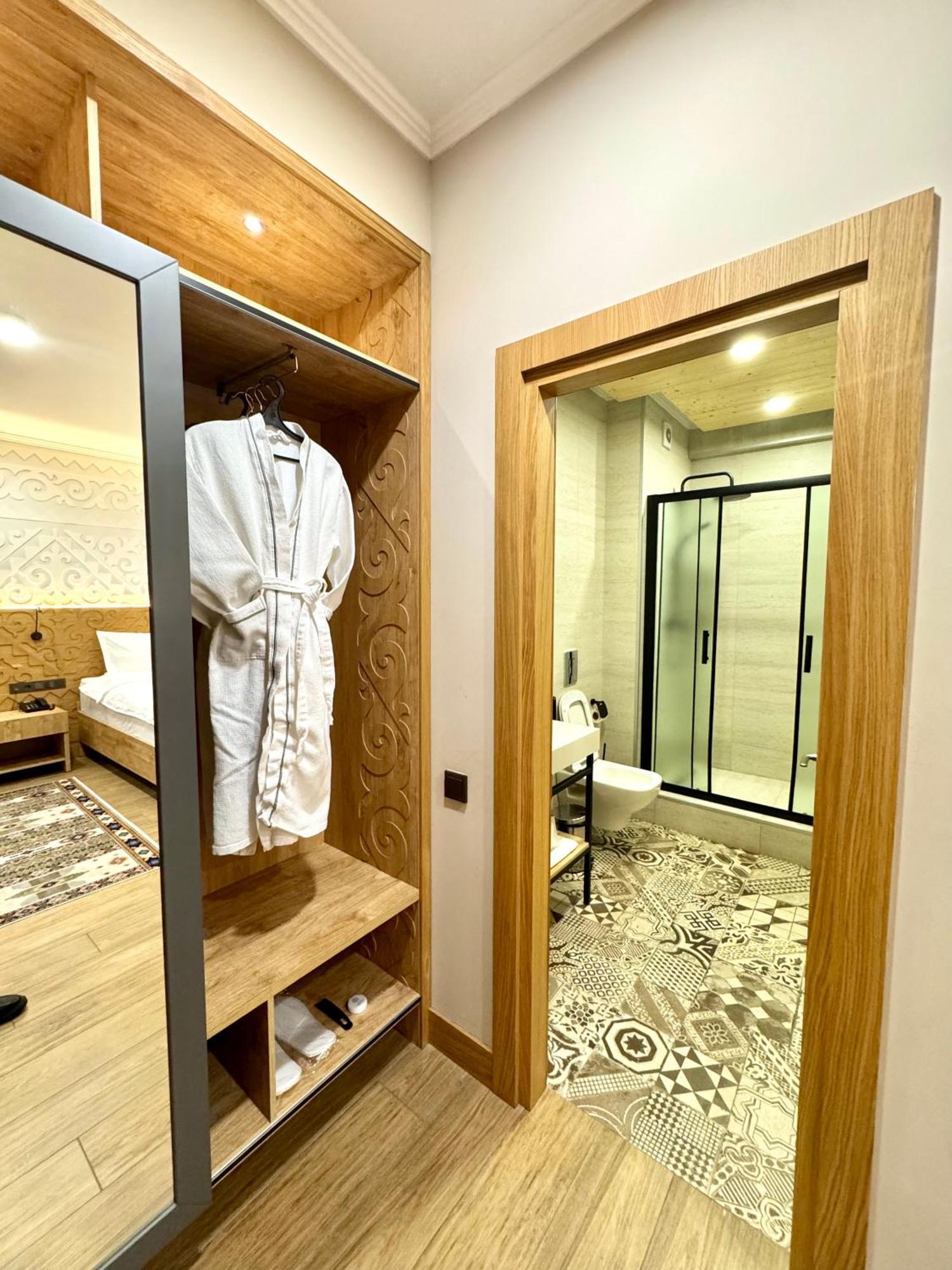 Dami Almaty Hotel Екстериор снимка